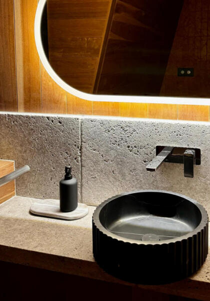 Mount-monument-retreat-bathroom-700x980